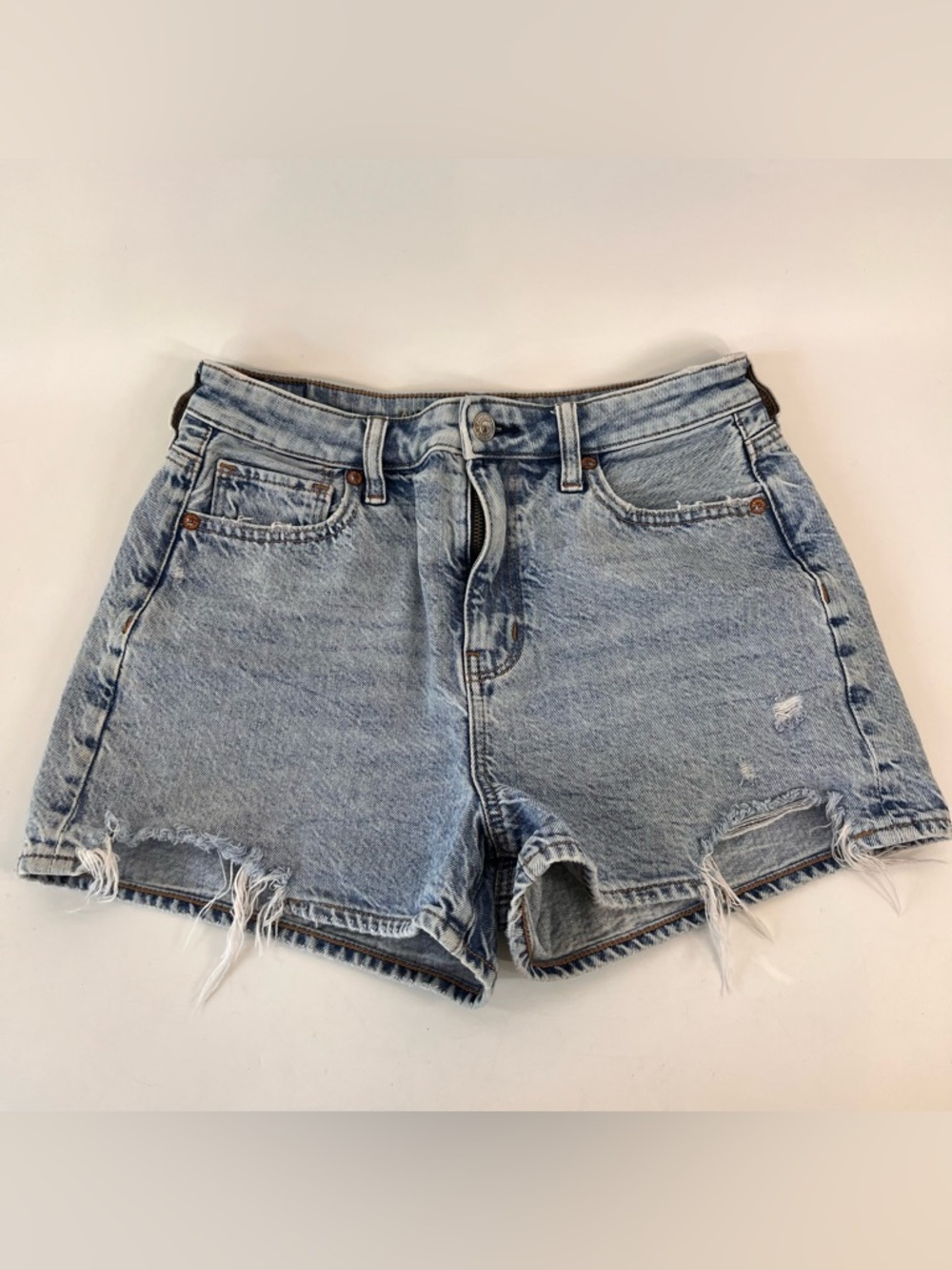 American Eagle Mom Shorts Light Blue High-Rise Distressed Denim Size 4 Boho fest